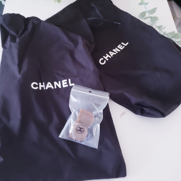 CHANEL NIB Black Leather CC Logo Silver Chain Peep Toe Cork Heel Pumps 37.5 - Picture 9 of 11